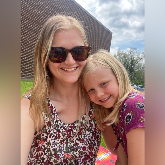 Meet your Posher, Angela - Picture 2 of 2